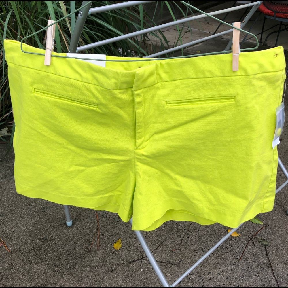 Stretchy Gap shorts! Neon green 4” sz 18 NWT
